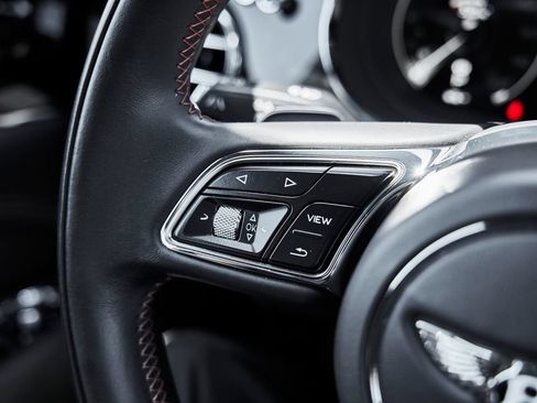 Used 2021 Bentley Bentayga AWD/4WD image 54