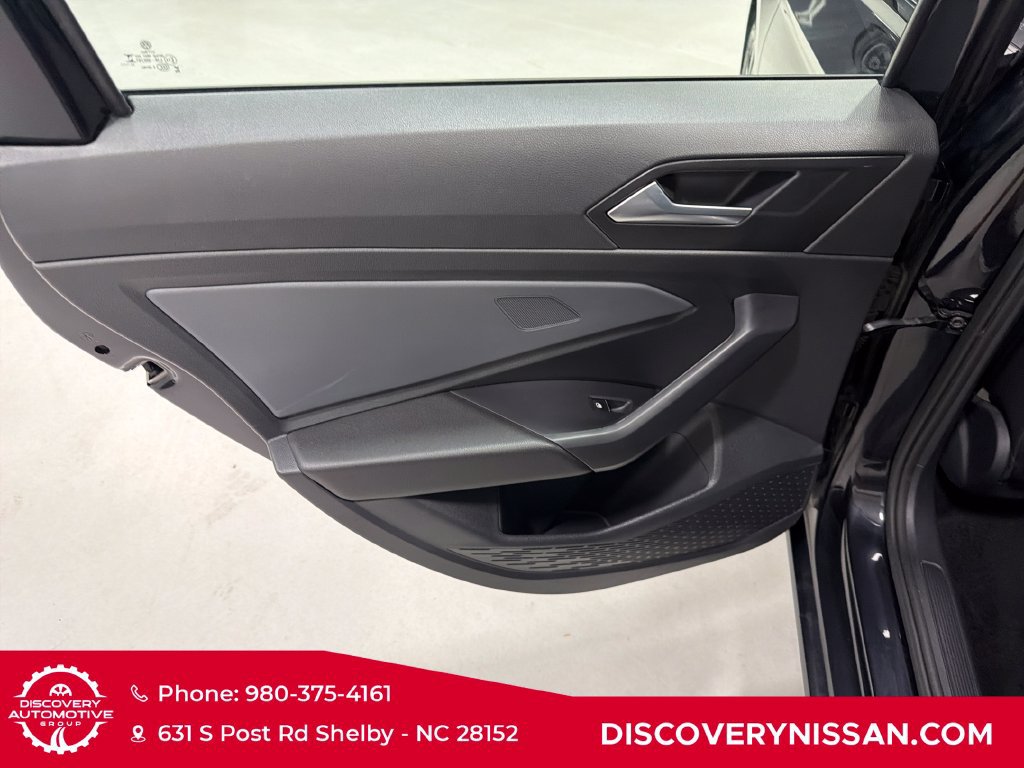 Used 2025 Volkswagen Jetta SE FWD image 31