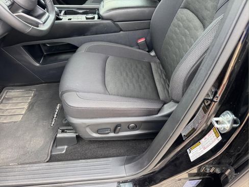 Used 2025 Nissan Pathfinder SV AWD/4WD image 7