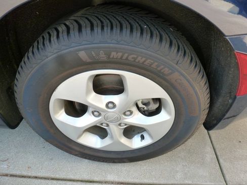 Used 2017 Chrysler Pacifica Touring-L Plus FWD image 18