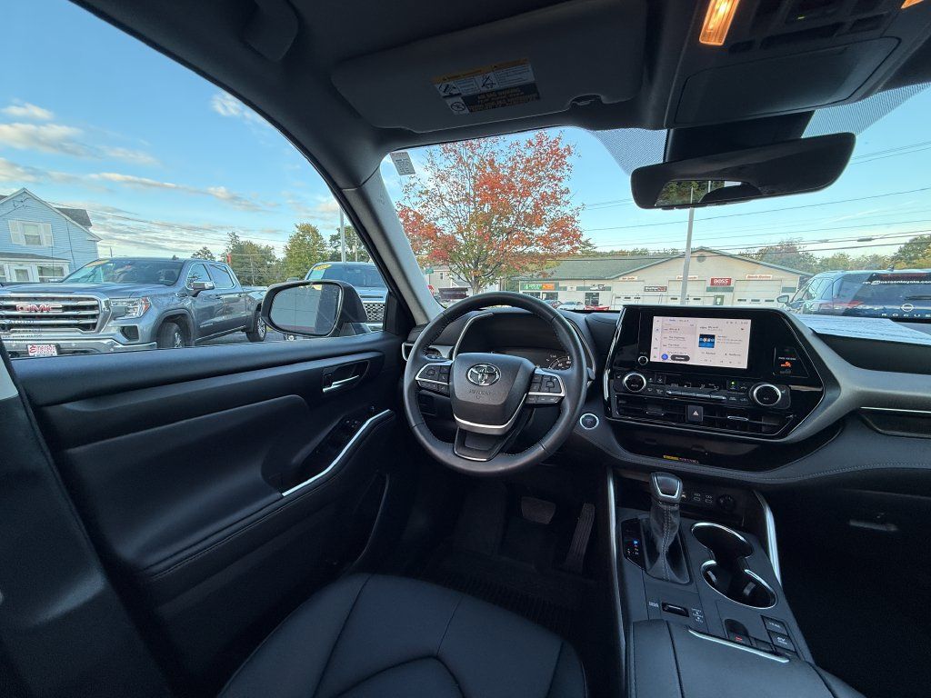 Certified 2026 Toyota Highlander XLE AWD/4WD image 14