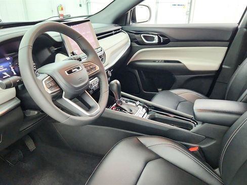 Used 2025 Jeep Compass Limited AWD/4WD image 9