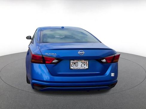 Used 2025 Nissan Altima 2.5 SV FWD image 12