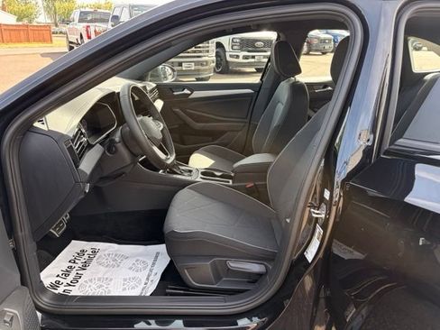 Used 2025 Volkswagen Jetta Sport FWD image 2