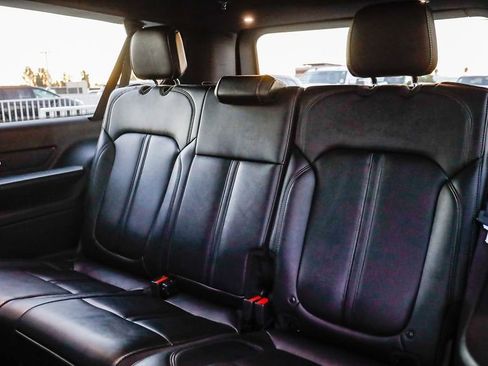 Certified 2024 Jeep Wagoneer L Series II w/ Flexible Seating Group image 20