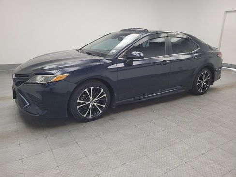 Used 2019 Toyota Camry SE w/ Convenience Package image 2