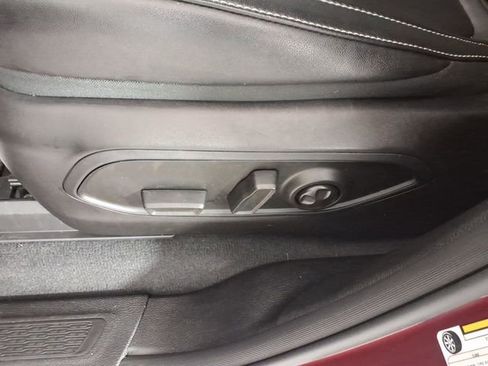 Used 2024 Jeep Grand Cherokee Limited w/ Black Appearance Package image 12