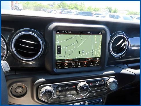 Used 2023 Jeep Wrangler Unlimited Sahara AWD/4WD image 16