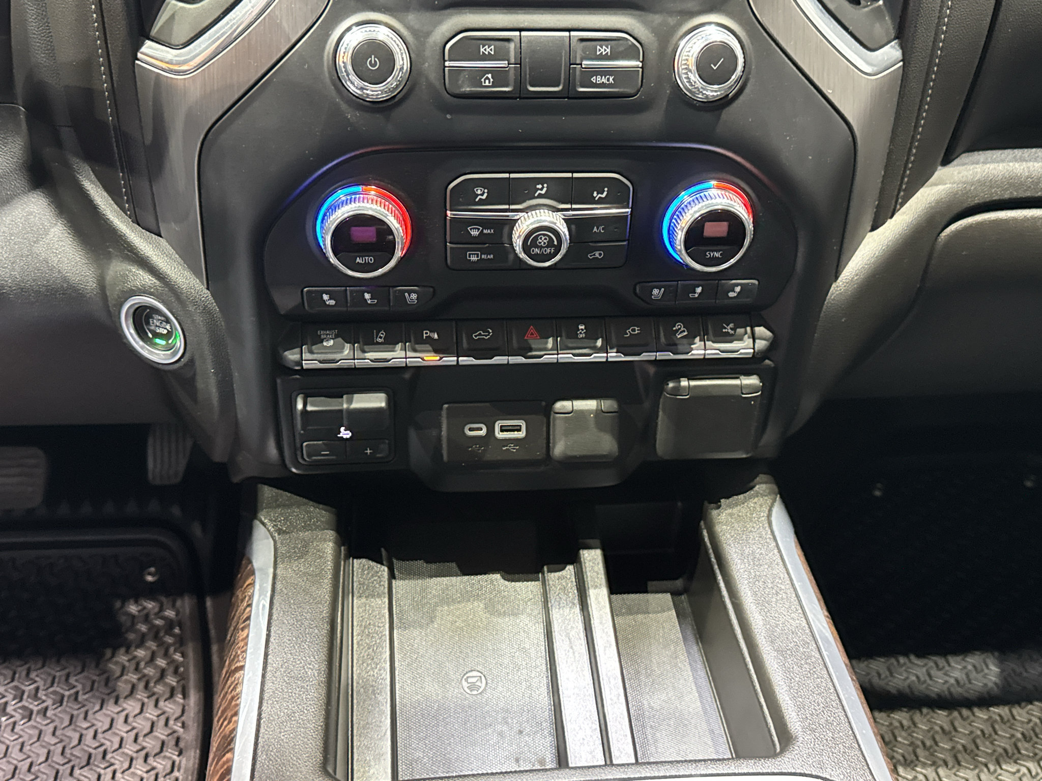 Used 2023 GMC Sierra 3500 Denali w/ Denali Black Diamond Edition AWD/4WD image 36