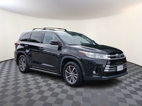 Used 2018 Toyota Highlander XLE AWD/4WD image 1