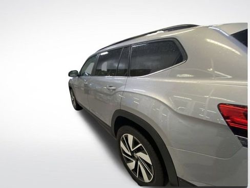 Used 2024 Volkswagen Atlas SE image 6