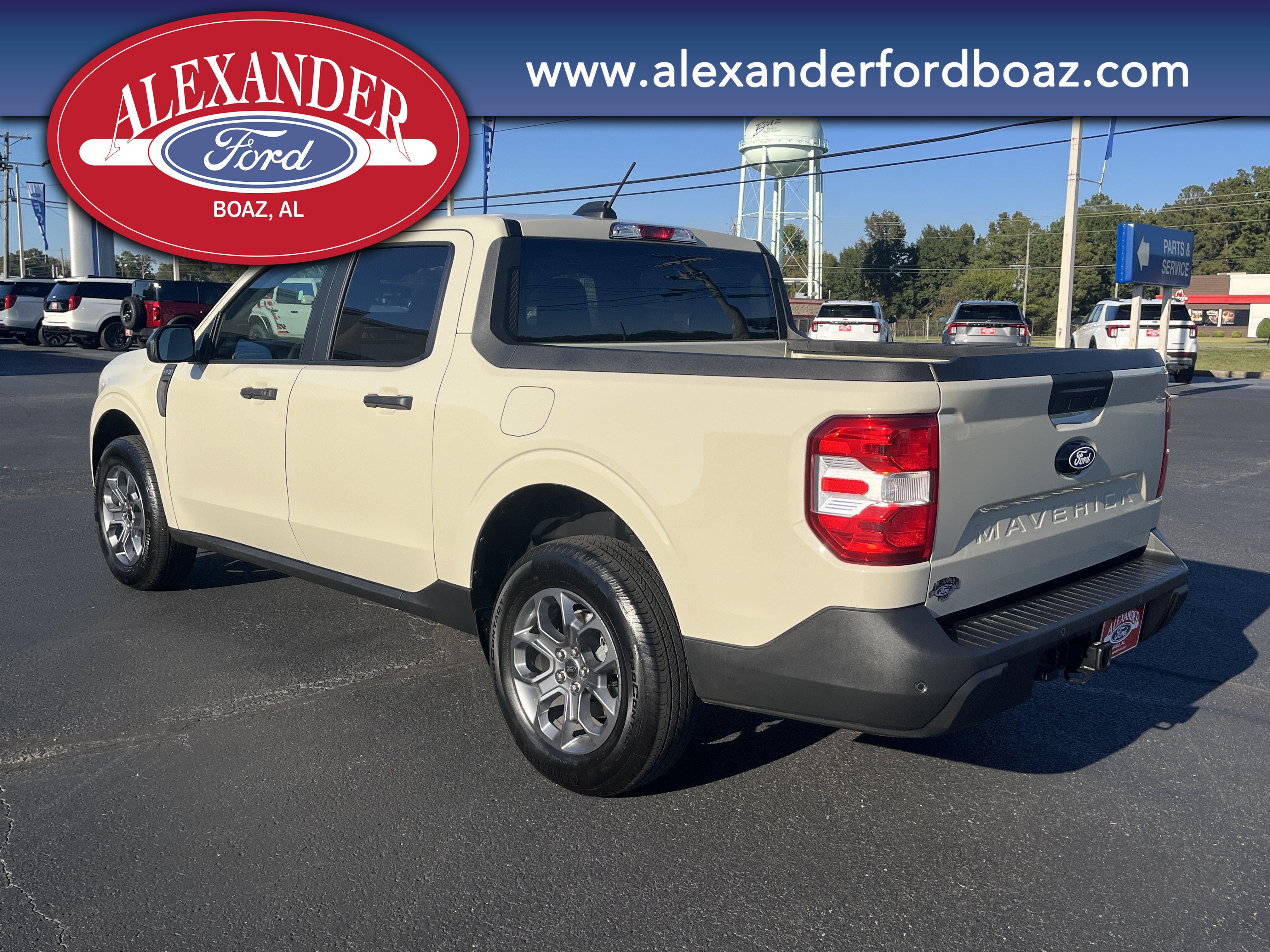 Used 2025 Ford Maverick XLT FWD image 2