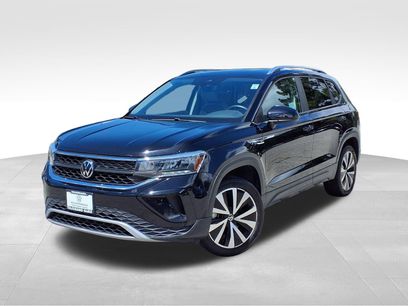 Used 2023 Volkswagen Taos SE w/ Panoramic Sunroof Package
