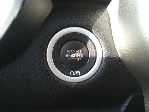 Used 2020 RAM 1500 Laramie image 17