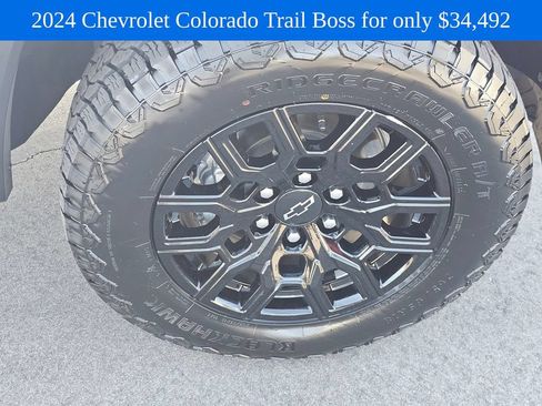 Used 2024 Chevrolet Colorado Trail Boss w/ Advanced Trailering Package AWD/4WD image 8
