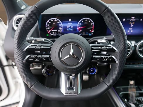 Used 2026 Mercedes-Benz GLA 35 AMG 4MATIC image 12