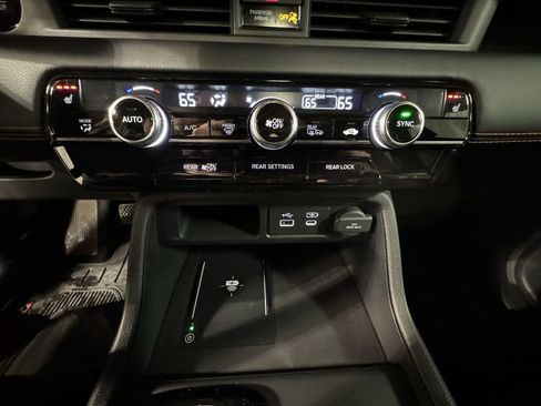 Used 2025 Honda Pilot TrailSport image 25