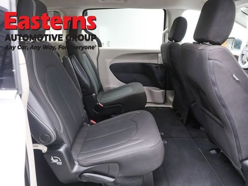 Used 2023 Chrysler Voyager LX image 23