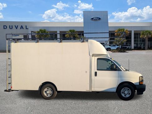 Used 2017 Chevrolet Express 3500 image 3