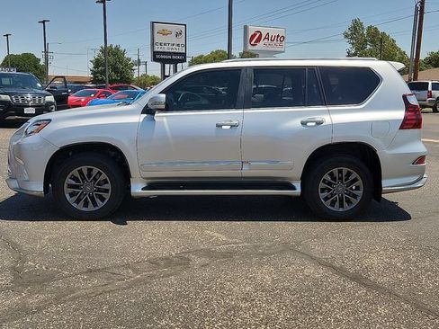 Used 2018 Lexus GX 460 Luxury w/ Sport Design Package AWD/4WD image 2