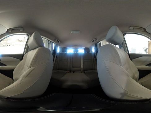 Used 2025 Nissan Rogue SV image 44