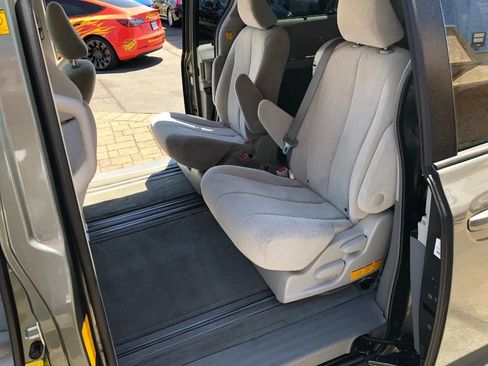 Used 2012 Toyota Sienna LE FWD image 26