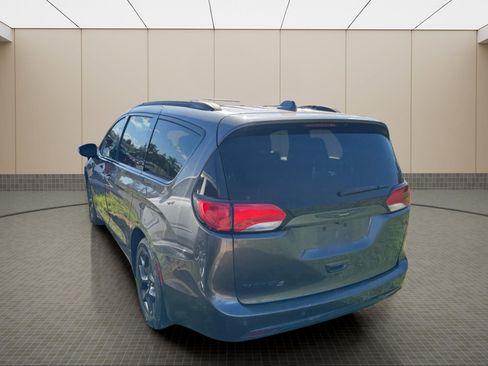 Used 2018 Chrysler Pacifica Touring-L Plus image 20