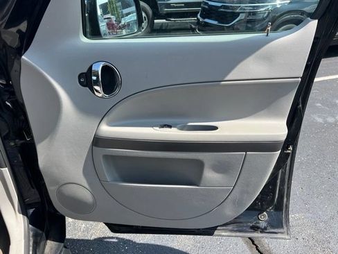 Used 2010 Chevrolet HHR LT FWD image 24