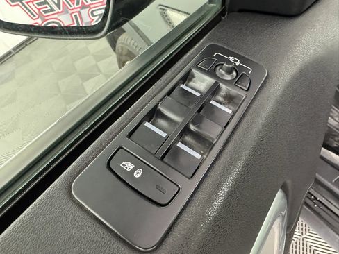 Used 2018 Land Rover Discovery Sport SE AWD/4WD image 38