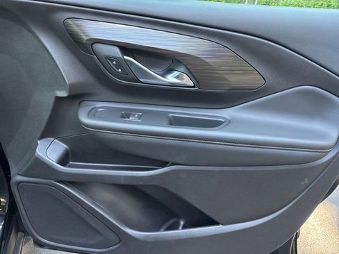 Used 2024 GMC Terrain SLT image 29