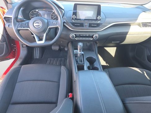 Used 2025 Nissan Altima 2.5 SV image 10