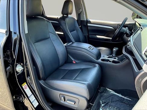 Used 2019 Toyota Highlander XLE AWD/4WD image 35