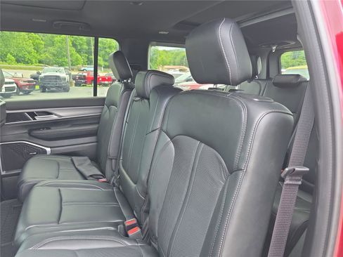 Used 2024 Jeep Wagoneer Series II AWD/4WD image 13