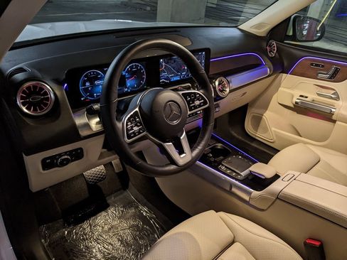 Used 2022 Mercedes-Benz GLB 250 4MATIC image 8