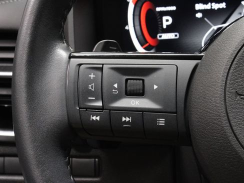 Used 2024 Nissan Rogue SL AWD/4WD image 26