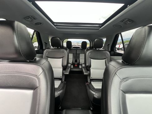 Used 2022 Ford Explorer XLT w/ Equipment Group 202A image 13