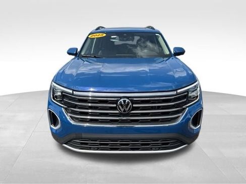 Used 2025 Volkswagen Atlas SE AWD/4WD image 2