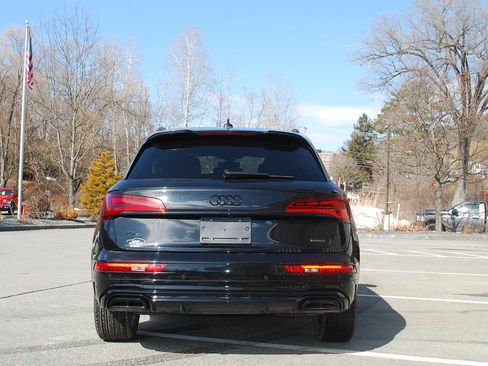 Used 2025 Audi Q5 e Prestige w/ Prestige Package image 3