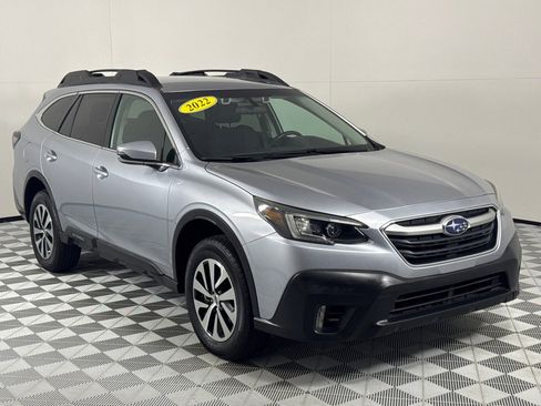 Used 2022 Subaru Outback Premium image 3