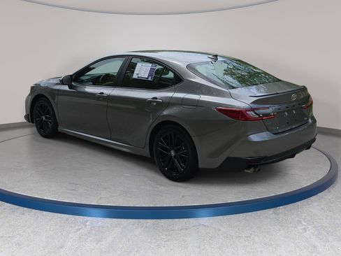 Used 2025 Toyota Camry SE w/ Convenience Package image 7