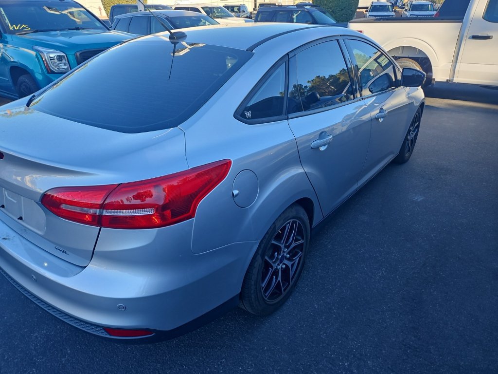 Used 2017 Ford Focus SEL FWD image 3