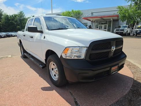 Used 2019 RAM 1500 4x4 Crew Cab Classic image 7