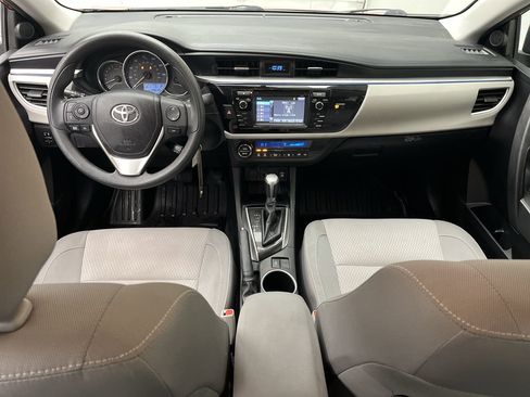 Used 2015 Toyota Corolla LE image 4