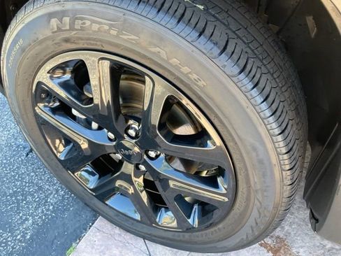 Used 2018 Jeep Renegade Altitude w/ Advanced Technology Group FWD image 25