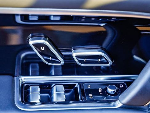 Used 2023 Land Rover Range Rover SE image 25