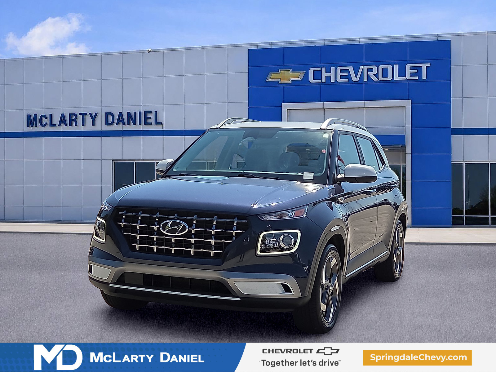Used 2025 Hyundai Venue Limited FWD image 2