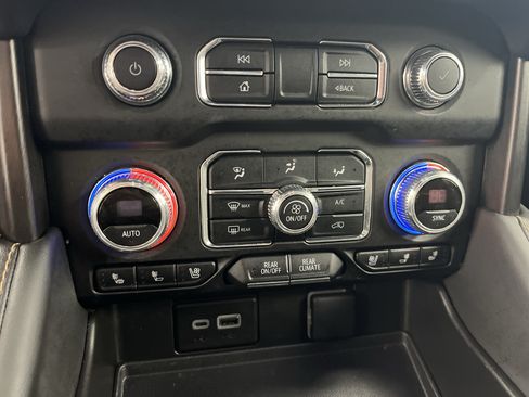 Used 2023 GMC Yukon AT4 AWD/4WD image 12