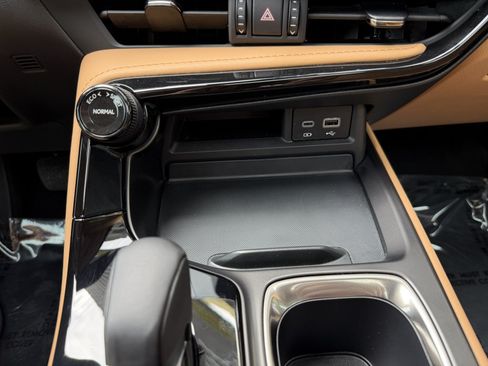 Used 2025 Lexus NX 250 FWD w/ Premium Package image 23