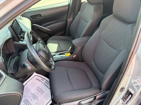 Used 2022 Toyota Corolla Cross LE AWD/4WD image 11