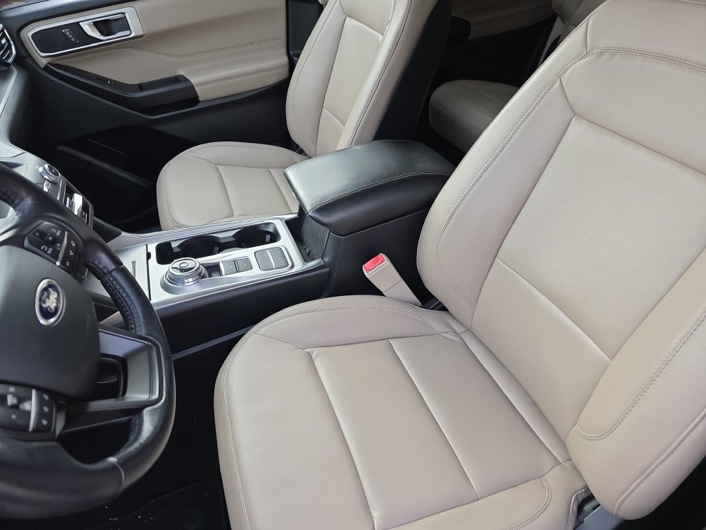 Used 2020 Ford Explorer XLT w/ Equipment Group 202A RWD image 21